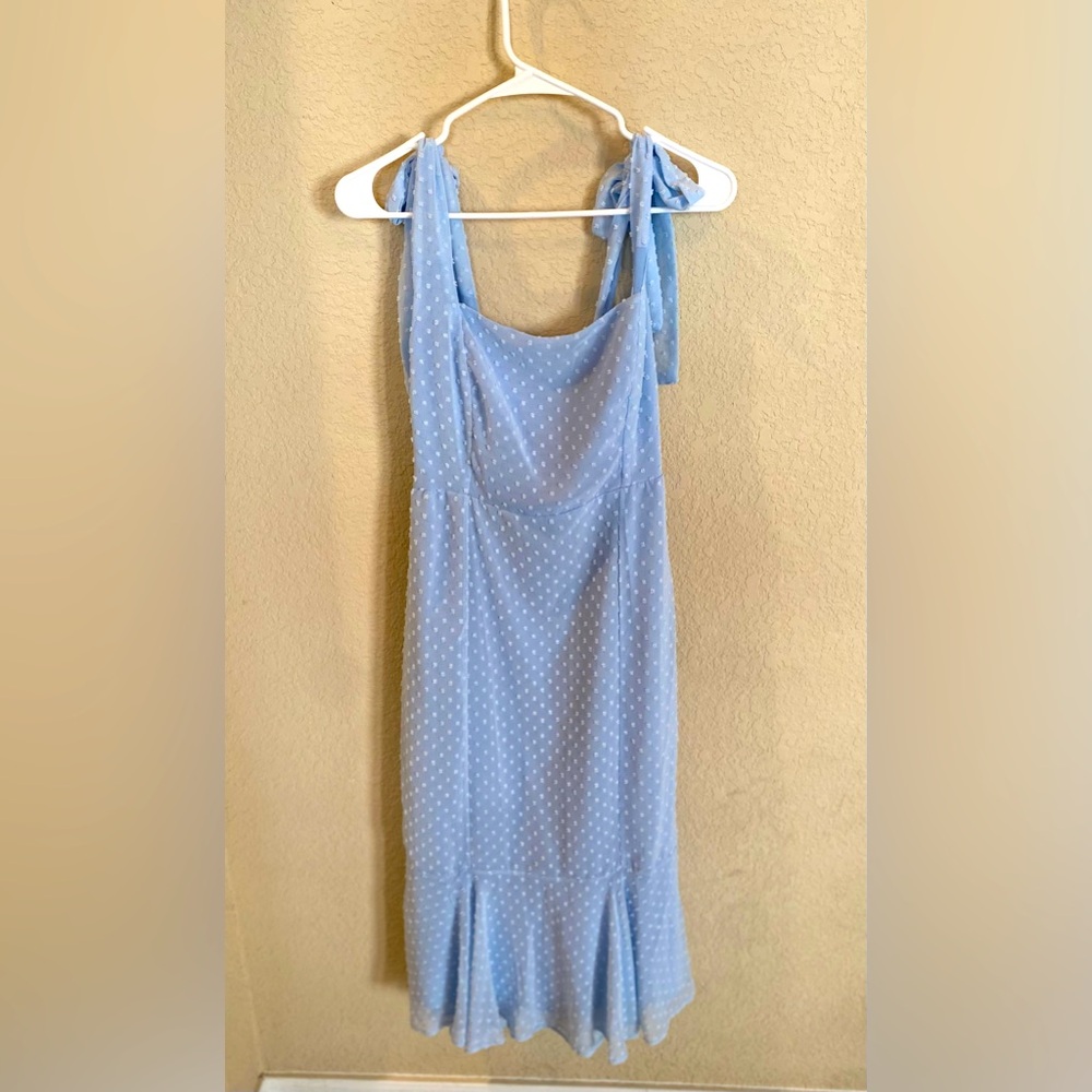NEW WITH TAGS BABY BLUE LULUS DRESS WITH TAGS
